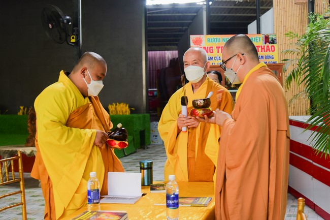 Lễ cầu an ở nhà hàng Ốc Thái - Bình Dương