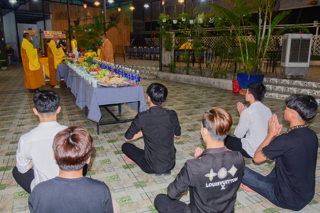 Lễ cầu an ở nhà hàng Ốc Thái - Bình Dương