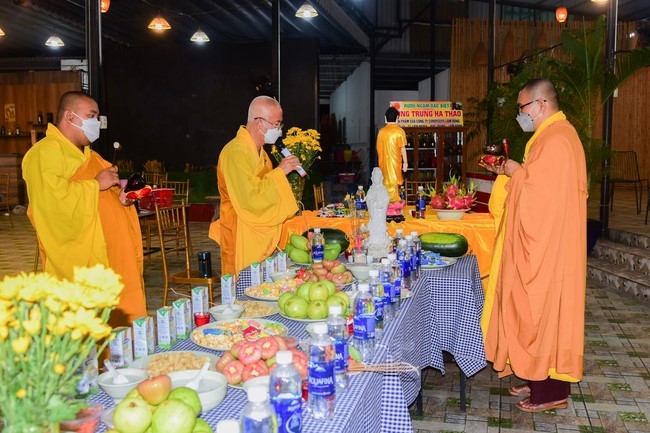 Lễ cầu an ở nhà hàng Ốc Thái - Bình Dương