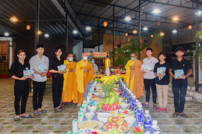 Lễ cầu an ở nhà hàng Ốc Thái - Bình Dương