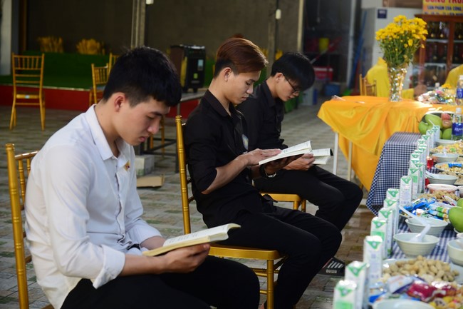 Lễ cầu an ở nhà hàng Ốc Thái - Bình Dương