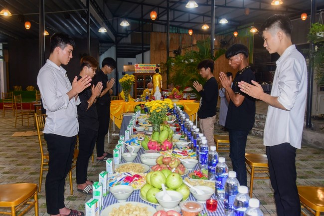 Lễ cầu an ở nhà hàng Ốc Thái - Bình Dương