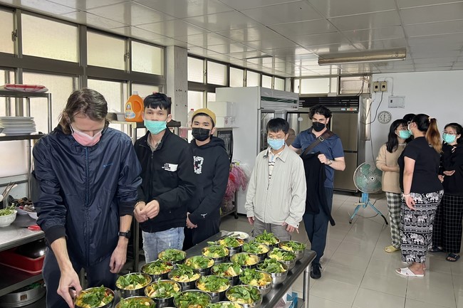 Assembly for worshiping Bodhisattva Avalokitesvara at Linh An Pagoda