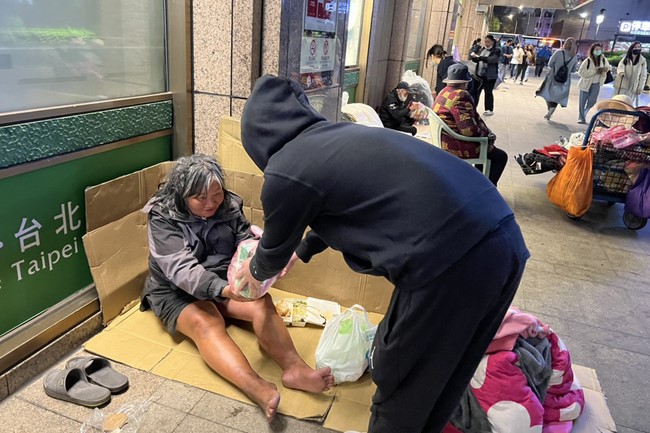 Assembly for worshiping Bodhisattva Avalokitesvara at Linh An Pagoda