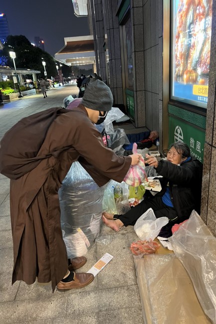 Assembly for worshiping Bodhisattva Avalokitesvara at Linh An Pagoda