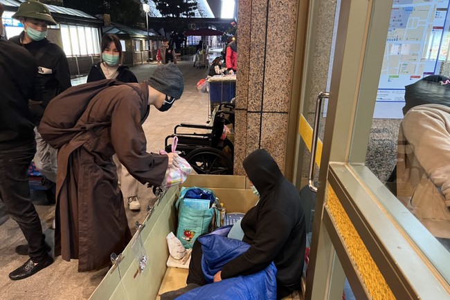 Assembly for worshiping Bodhisattva Avalokitesvara at Linh An Pagoda