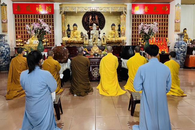 Assembly for worshiping Bodhisattva Avalokitesvara at Linh An Pagoda