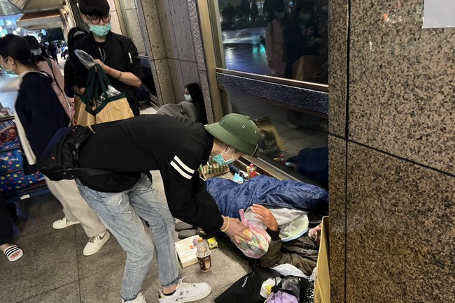 Assembly for worshiping Bodhisattva Avalokitesvara at Linh An Pagoda