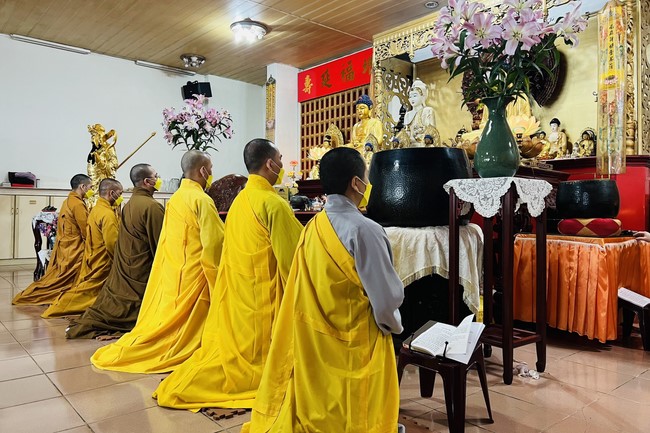 Assembly for worshiping Bodhisattva Avalokitesvara at Linh An Pagoda