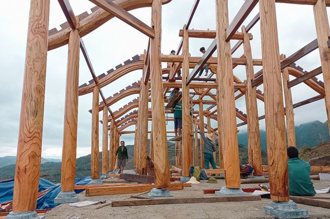 Support prayers of monks of Hoang Phap pagoda  in the ritual of Roofing the Founder Hall at Quynh Nhai Cam Lo Pagoda