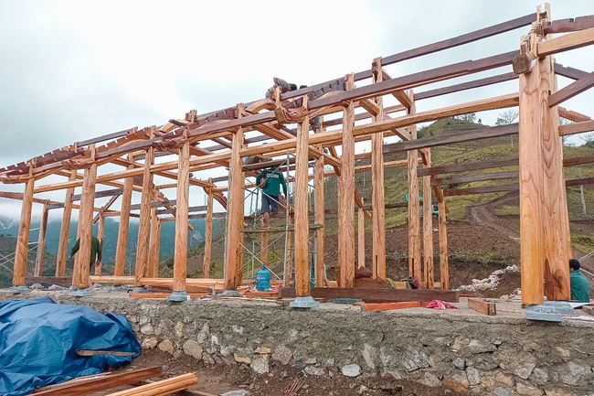 Support prayers of monks of Hoang Phap pagoda  in the ritual of Roofing the Founder Hall at Quynh Nhai Cam Lo Pagoda