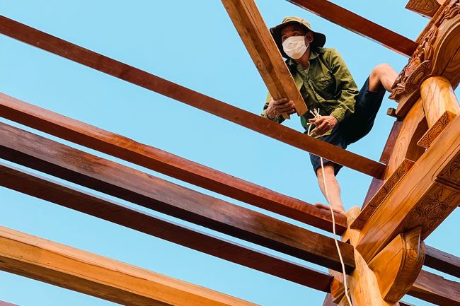 Support prayers of monks of Hoang Phap pagoda  in the ritual of Roofing the Founder Hall at Quynh Nhai Cam Lo Pagoda