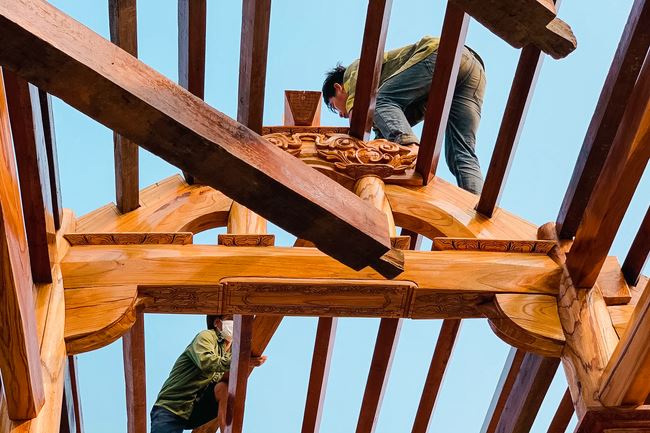 Support prayers of monks of Hoang Phap pagoda  in the ritual of Roofing the Founder Hall at Quynh Nhai Cam Lo Pagoda