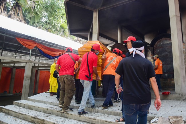 Visiting Buddhist Tinh Tai Funeral in Kien Giang province