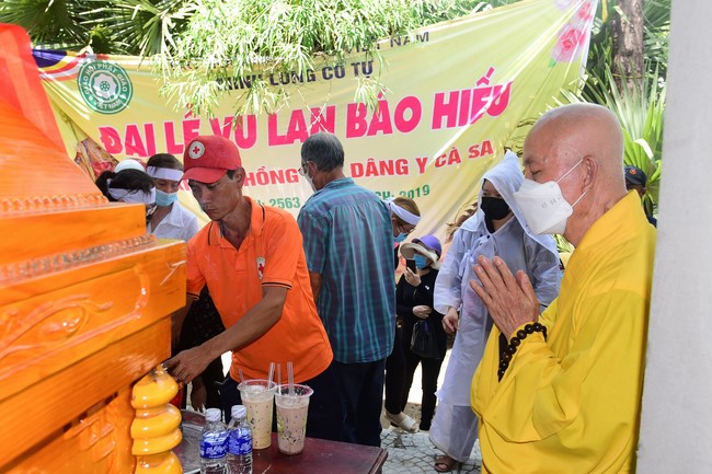 Visiting Buddhist Tinh Tai Funeral in Kien Giang province