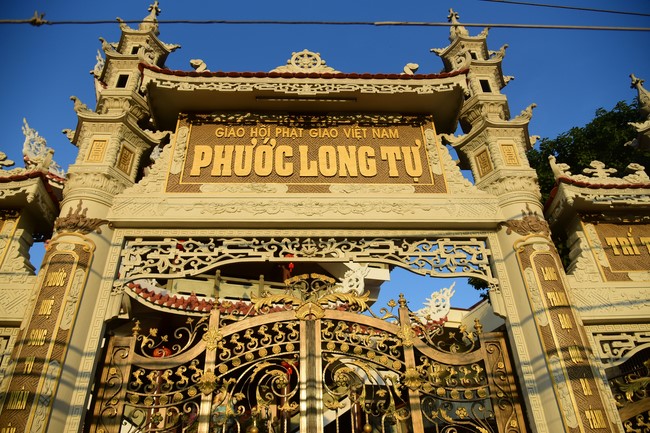 Cúng dường Tam bảo các trường Trung cấp và Cao đẳng Phật học tại miền Tây