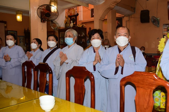 Cúng dường Tam bảo các trường Trung cấp và Cao đẳng Phật học tại miền Tây