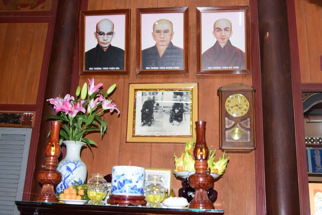 Cúng dường Tam bảo các trường Trung cấp và Cao đẳng Phật học tại miền Tây