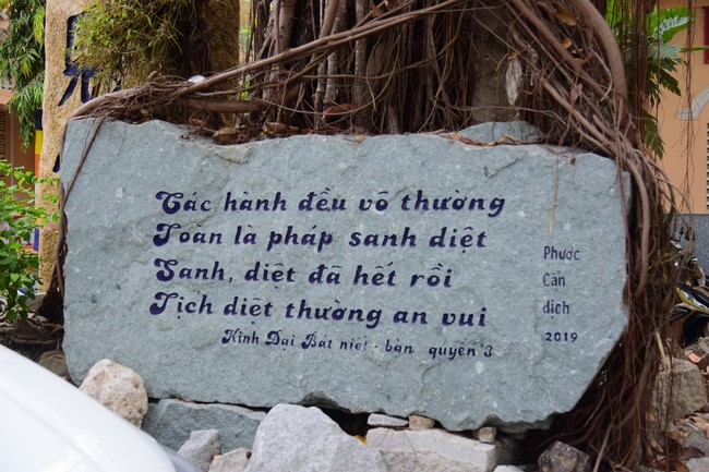 Cúng dường Tam bảo các trường Trung cấp và Cao đẳng Phật học tại miền Tây