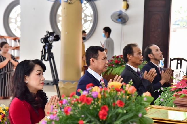 Wedding Ceremony at the pagoda