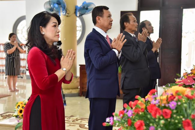 Wedding Ceremony at the pagoda