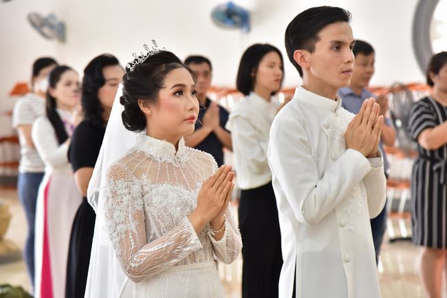 Wedding Ceremony at the pagoda