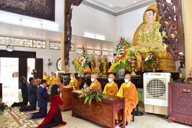 Wedding Ceremony at the pagoda