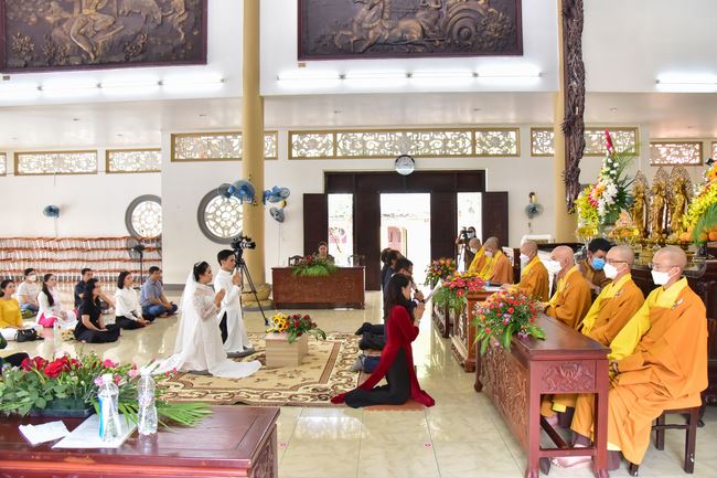 Wedding Ceremony at the pagoda