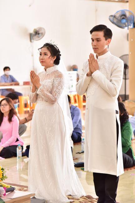 Wedding Ceremony at the pagoda