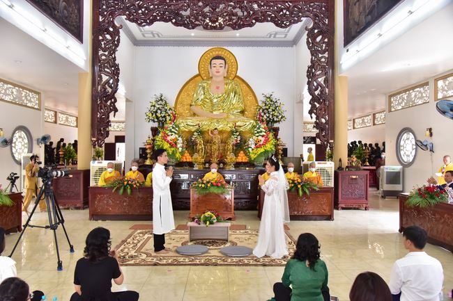 Wedding Ceremony at the pagoda