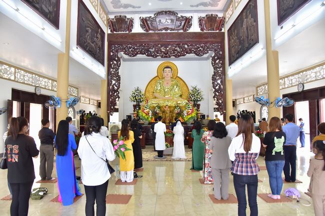 Wedding Ceremony at the pagoda
