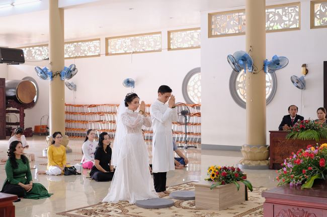 Wedding Ceremony at the pagoda