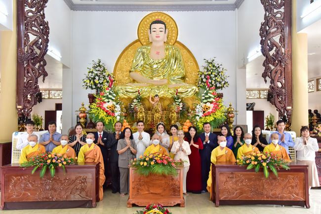 Wedding Ceremony at the pagoda