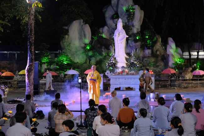 Lễ lạy danh hiệu Quán Thế Âm