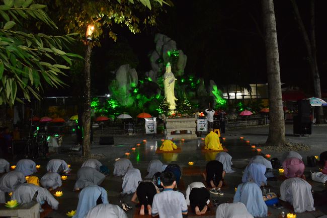 Lễ lạy danh hiệu Quán Thế Âm