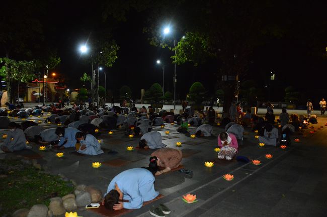 Lễ lạy danh hiệu Quán Thế Âm