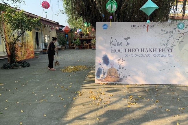 4th day of 16th retreat Practice as the Buddha's teachings” of at Dong Cao Pagoda