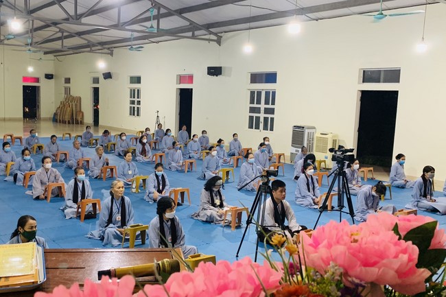 4th day of 16th retreat Practice as the Buddha's teachings” of at Dong Cao Pagoda