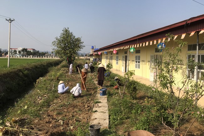 4th day of 16th retreat Practice as the Buddha's teachings” of at Dong Cao Pagoda