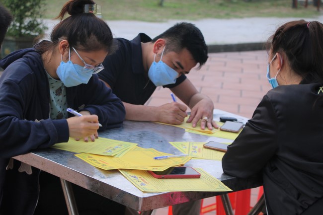 Ceremony of taking refuge and a rite to pray rebirth for spirits on occasion of grave-visiting festival at Phuc Lac Temple