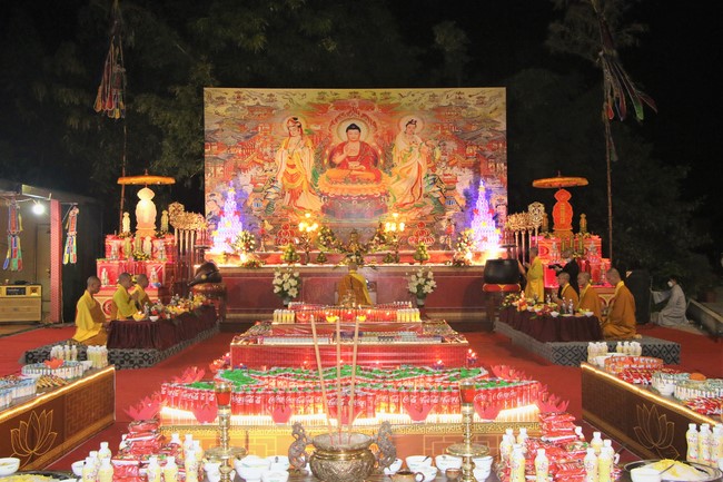 Ceremony of taking refuge and a rite to pray rebirth for spirits on occasion of grave-visiting festival at Phuc Lac Temple