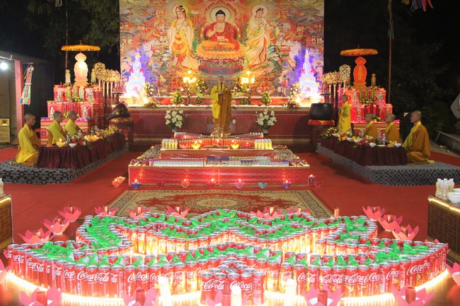 Ceremony of taking refuge and a rite to pray rebirth for spirits on occasion of grave-visiting festival at Phuc Lac Temple