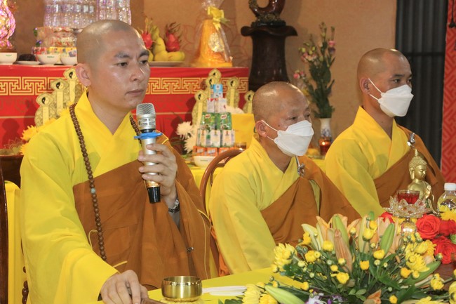 Ceremony of taking refuge and a rite to pray rebirth for spirits on occasion of grave-visiting festival at Phuc Lac Temple