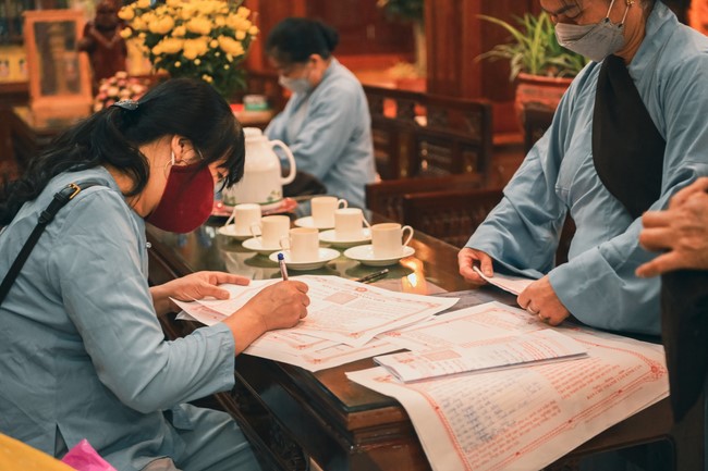Forever custom of grave-visiting festival