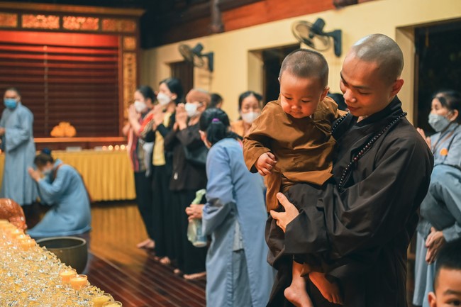 Forever custom of grave-visiting festival