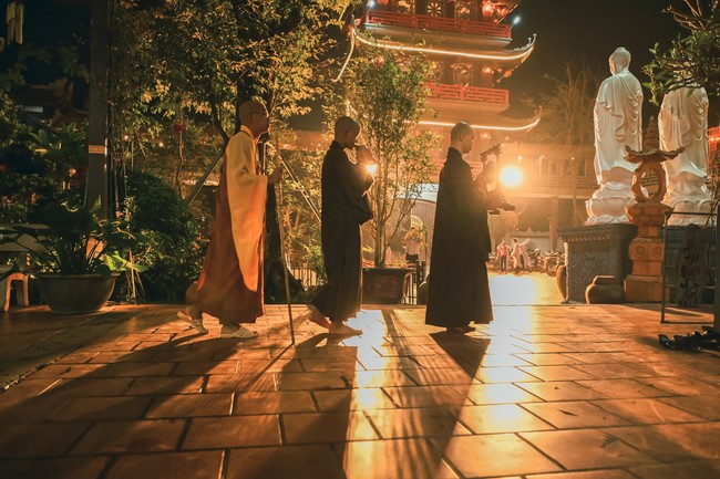 Forever custom of grave-visiting festival