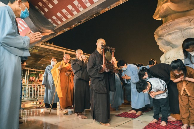 Forever custom of grave-visiting festival