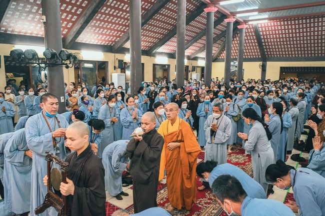 Forever custom of grave-visiting festival