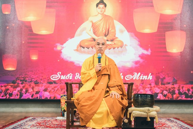 Forever custom of grave-visiting festival