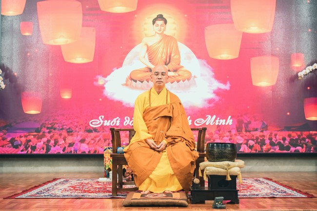 Forever custom of grave-visiting festival